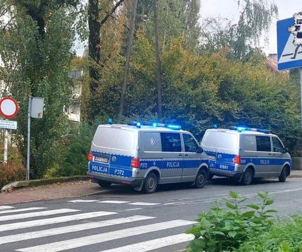Tragedia na parkingu. 27-latek cofał i potrącił 88-latka. Senior nie żyje