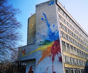 Mural na ścianie budynku Uniwersytetu Rolniczego przy ul. Reymonta