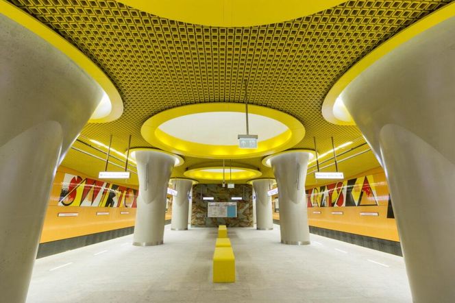 Metro w Warszawie już wozi pasażerów, ale wciąż są drążone nowe linie