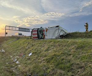 Wypadek na A4 pod Krapkowicami. Osiem osób rannych po zderzeniu autobusa i busa [ZDJĘCIA]