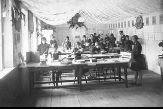 Uczennice podczas lekcji prac ręcznych. Lata 1918-39
