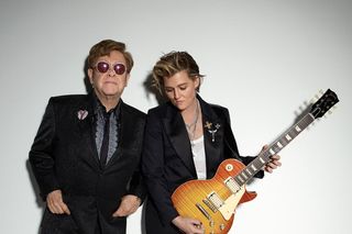 Elton John i Brandi Carlile przedstawiają teledysk do Swing For The Fences. Premiera płyty duetu za kilka tygodni!