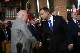 Duda i Wałęsa podali sobie ręce. ZOBACZ gest pojednania [WIDEO]