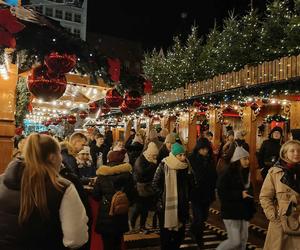 Tłumy na otwarciu Jarmarku Bożonarodzeniowego 2023 we Wrocławiu. Zobacz zdjęcia!