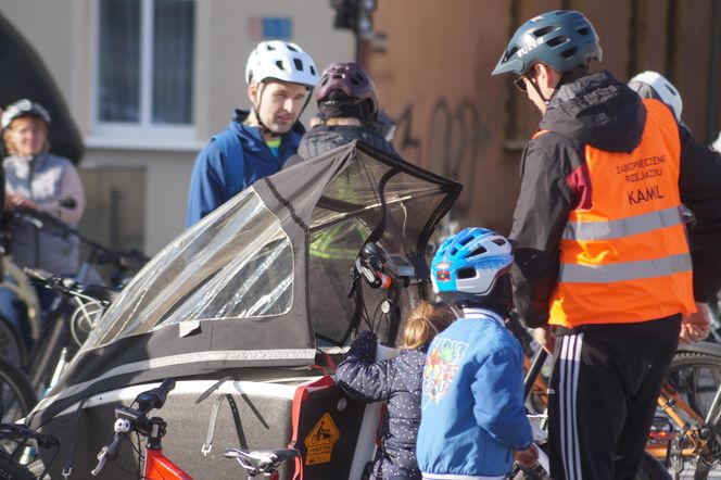 Rowerowa radość i ognisko na mecie. Rodzinna Masa Krytyczna przejechała przez Bydgoszcz