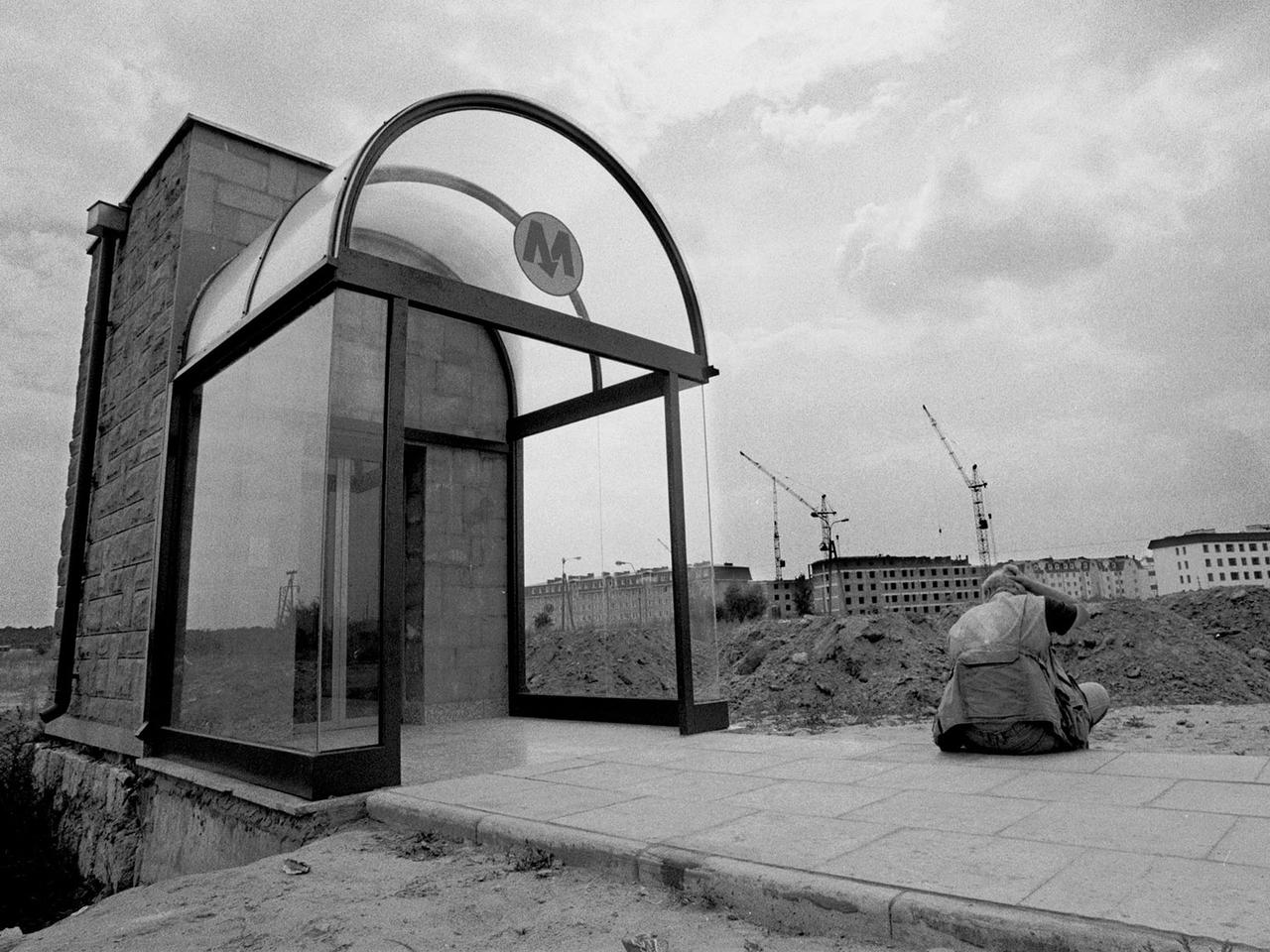Tak otwierano metro w Warszawie w 1995 roku. Dziś kończy