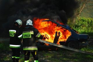 Dwoje dzieci rannych w pożarze BMW! Auto doszczętnie spłonęło. Niesłychane zdarzenie