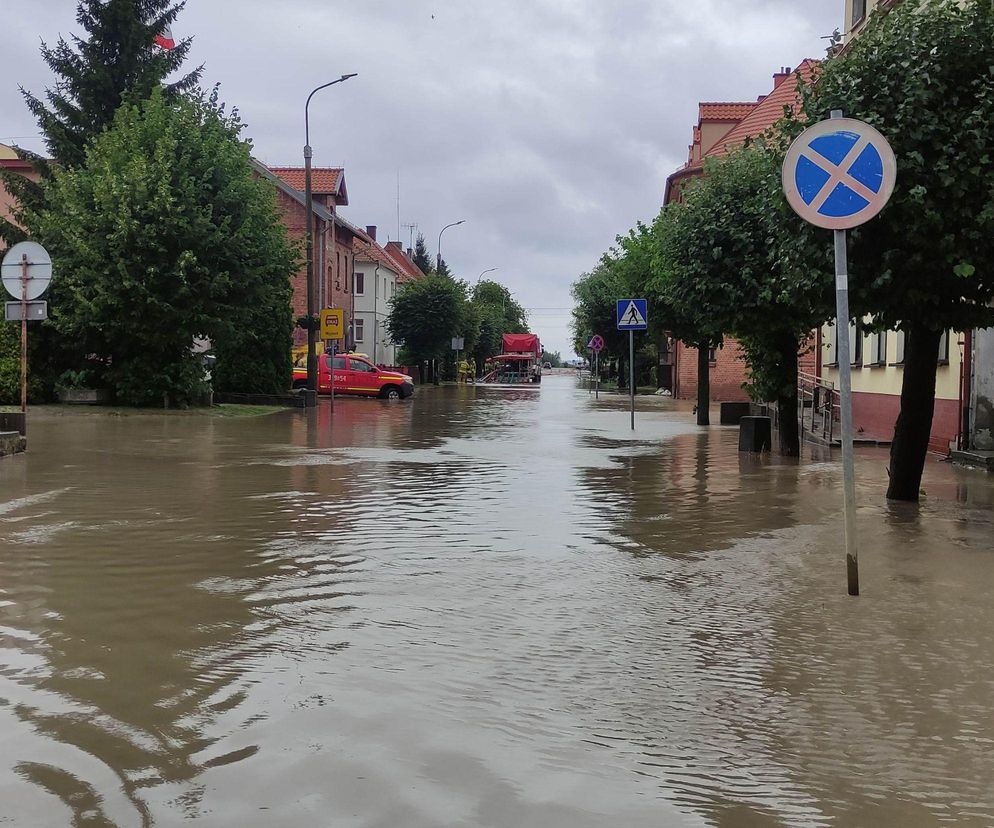 Tolkmicko pod wodą. Relacja mieszkańców: Nagle przybyło wody i nie było ratunku