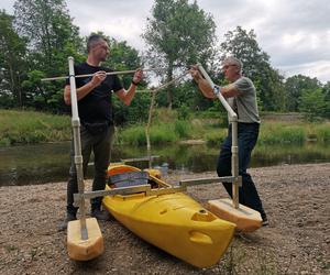 75-letni pan Stanisław chce przepłynąć 420 km po Odrze. Wszystko dla małego Piotrusia