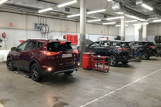 Przegląd auta hybrydowego Toyoty po 30 000 km. Co się sprawdza? Jaki koszt w ASO?