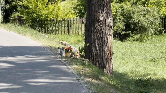 Trzech mężczyzn spłonęło żywcem. Tak wygląda miejsce tragedii. Poruszający gest dla zmarłych