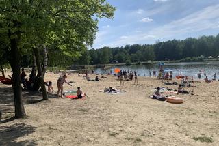 Piękna plaża w Katowicach i zakaz kąpieli w stawie