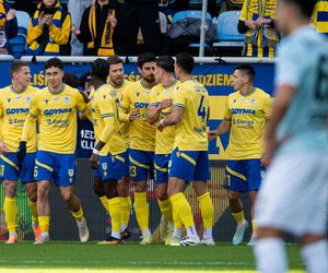 Pechowy debiut nowego trenera Piasta. Arka zadała dwa błyskawiczne ciosy!