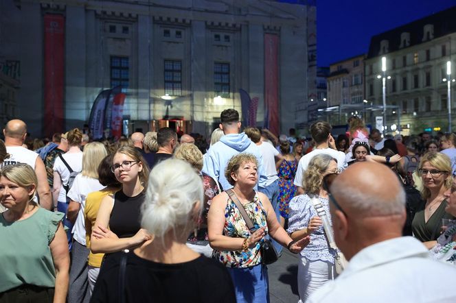 Potańcówka przed Teatrem Śląskim w Katowicach (09.08)