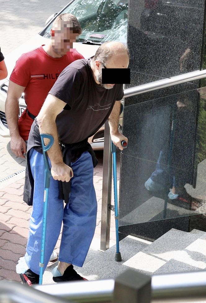 Daniel W. ruszył z młotkiem na policjanta. Potem padł strzał. 49-latek usłyszał zarzut