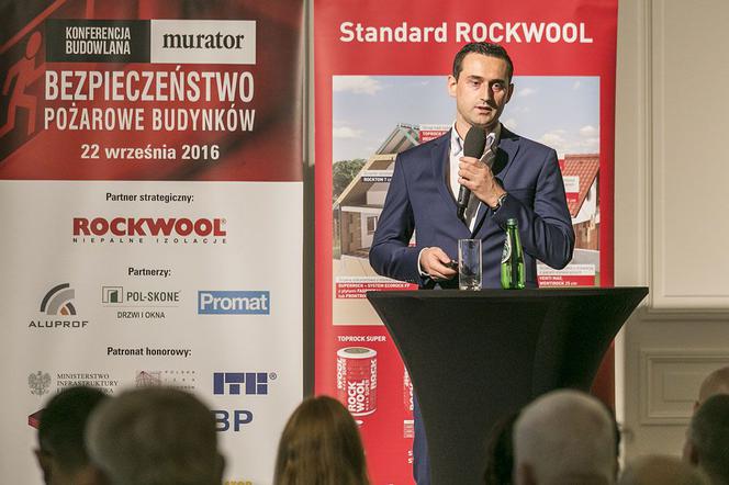 Oświetlenie awaryjne − rola systemu, wymagania prawne, dostępne rozwiązania. WIDEO 