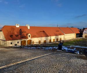 Pałac Sobieszów po remoncie – Wielka Stajnia od strony pałacu