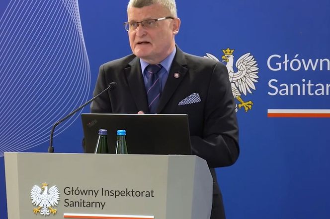 Jeden chory zakaża 15-17 osób. Powikłaniem może być nawet udar. Eksperci o krztuścu u dorosłych, Główny Inspektor Sanitarny Paweł Grzesiowski