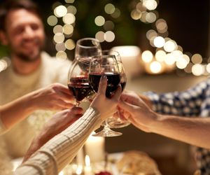 Alkohol na święta – jakie napoje i drinki najlepiej pasują do bożonarodzeniowych potraw?