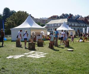 Ostatni dzień festiwalu Re:tradycja - Jarmark Jagielloński 2024. Odwiedziliśmy Błonia pod zamkiem i stoiska wystawców