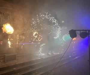 Betlejem Poznańskie 2023. Zimowe Fire Show na placu Wolności w Poznaniu