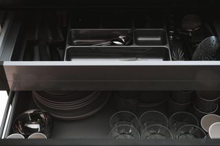 Szuflady ukryte w kuchni