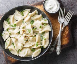 Pierogi z azjatycką nutą. Ewa Wachowicz zdradza przepis, który zachwyci wszystkich