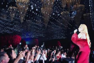 Lady Gaga zaśpiewała do kotleta na weselu miliardera VIDEO