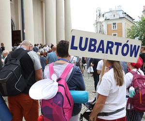 Pątnicy ruszyli na szlak! Z Lublina wyruszyła Lubelska Piesza Pielgrzymka na Jasną Górę 2023
