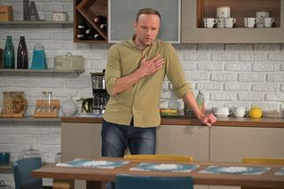 Pierwsza miłość streszczenia odcinków 4081-4085. Bruno jest ranny. Marta, chcąc mu pomóc, pakuje się w kolejną niebezpieczną sytuację