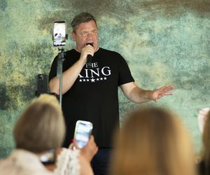 Poseł Michał Wójcik chce być nowym Elvisem Presleyem