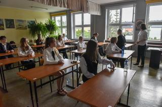 Egzamin ósmoklasisty 2022. Uczniowie załamani po egzaminie z polskiego. O matko, współczuję