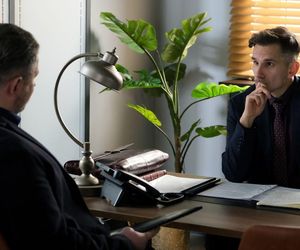 M jak miłość odc. 1852. Kamil Gryc (Marcin Bosak), klient kancelarii - Jabłoński (Marcin Piętowski),