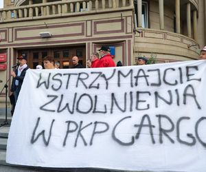 Protest związków zawodowych PKP Cargo i Poczty Polskiej w Warszawie