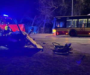 Śmiertelny wypadek z udziałem autobusu i samochodu osobowego przy ulicy Płochocińskiej
