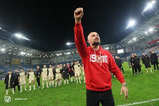 Wesoły powrót piłkarzy Widzewa do Łodzi. Nie spodziewali się takiej nagrody od trenera