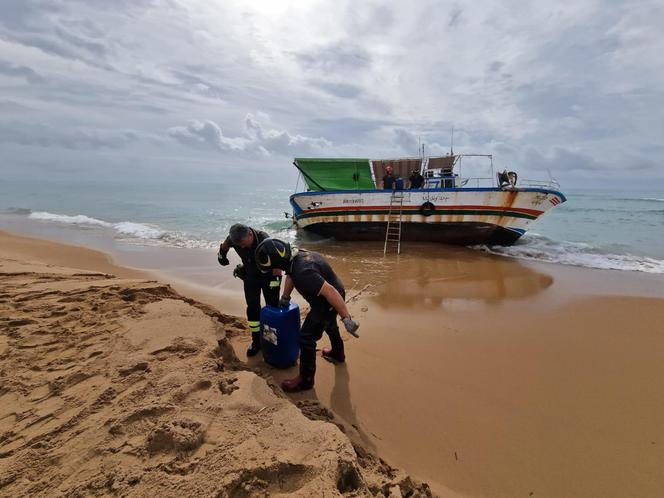 Makabryczne odkrycie na plaży na Sycylii! Nie żyje pięć osób