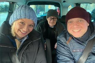 M jak miłość na planie. Jagoda (Katarzyna Kołeczek), Tadeusz (Bartłomiej Nowosielski), ksiądz proboszcz (Maciej Damięcki