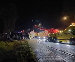 Potworna kraksa skody z tirem. Nie żyje kierowca osobówki