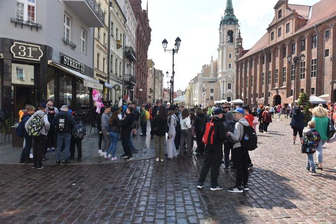 Tłumy na toruńskiej starówce. Wycieczki szkolne ruszyły do grodu Kopernika