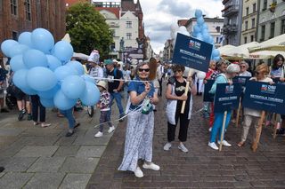 Kolorowa parada na otwarcie Dni Torunia. Przeszła przez serce toruńskiej starówki