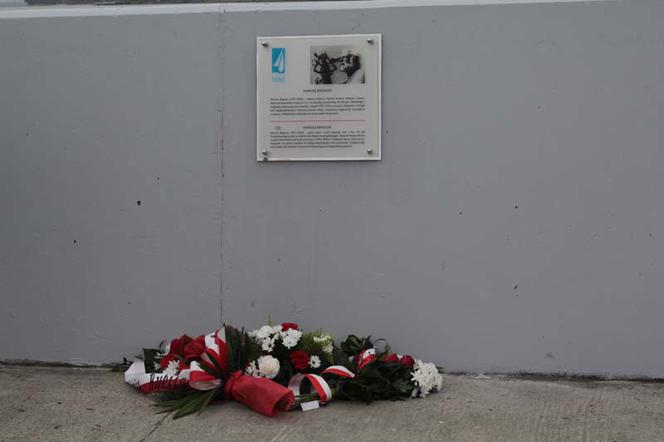 Odsłonięcie tablicy Dariusza Boguckiego
