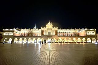 To miasto w Małopolsce jest nazywane Barceloną Północy. Jednak mało kto wie, że jest większe od hiszpańskiego hitu turystycznego 