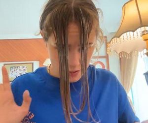 Wiktoria Gąsiewska tonuje włosy