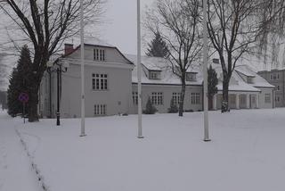 Ulica Kazimierzowska i zabytkowy budynek Mazowieckiego Ośrodka Doradztwa Rolniczego w Siedlcach w połowie lutego 2021