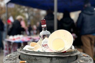 Dlaczego na Marszu Niepodległości 2024 w Warszawie tak śmierdziało? Końskie łajno to nie wszystko