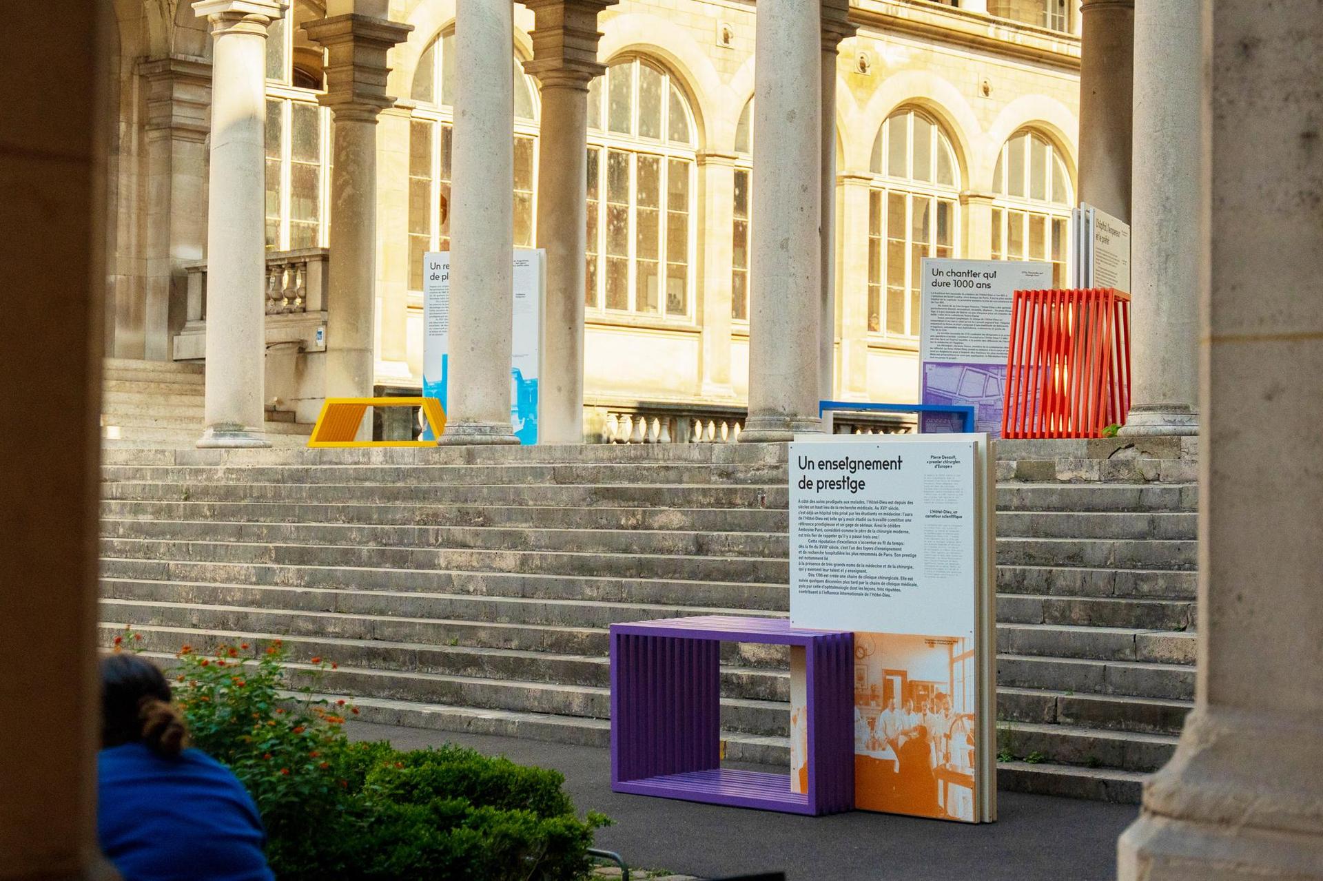 Instalacja Izabeli Bołoz na dziedzińcu paryskiego Hôtel-Dieu