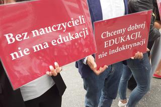 Przed Urzędem Wojewodzkim w Łodzi protestowali nauczyciele z ZNP!