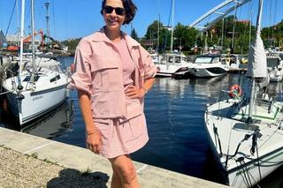 Anna Popek wygina się na łódce