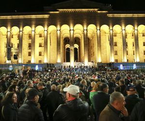 Wielkie protesty w Gruzji. Tłum wygwizdał Orbana 